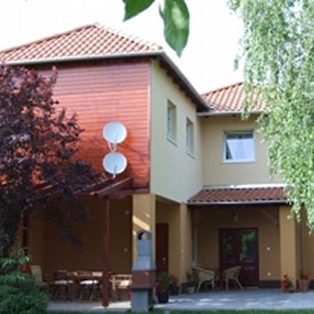 Ilona Apartmanhaz Komárom Exterior photo