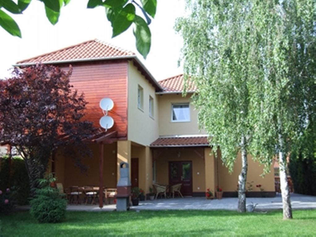 Ilona Apartmanhaz Komárom Exterior photo